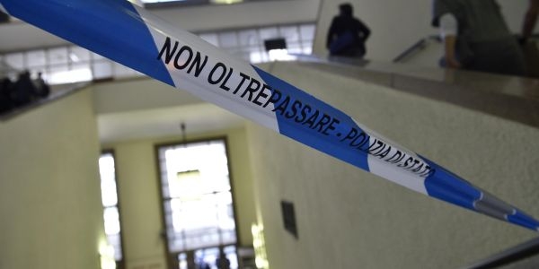 In tribunale con coltello tenta aggredire pm. Arrestata
