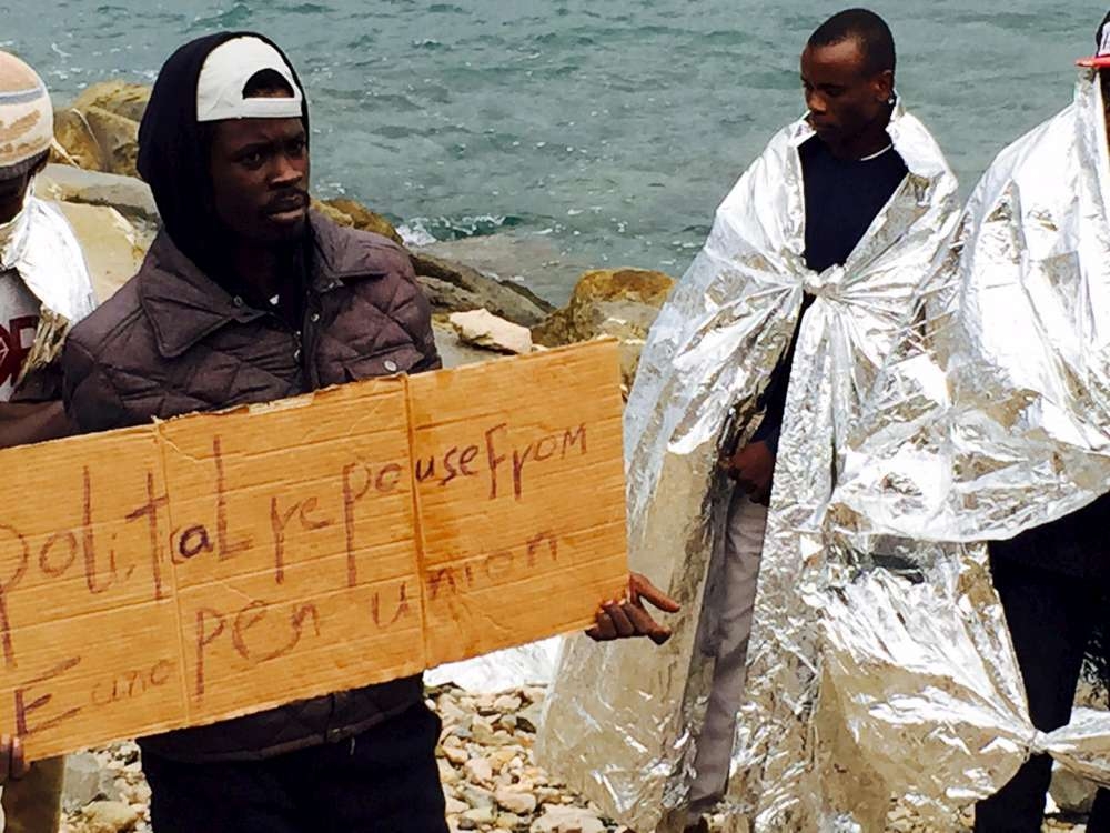 Immigrati: in 170 ancora sugli scogli. Guithal, Schengen deve finire. Oggi corteo dei centri sociali