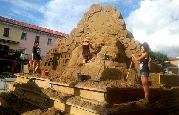 A Jesolo le sculture di sabbia parlano del centenario della Grande Guerra