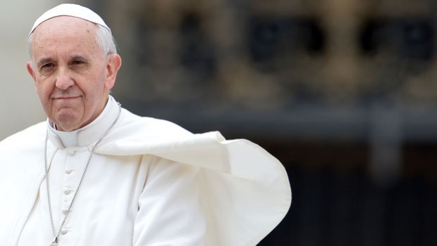 Papa: prima vengono gli essere umani