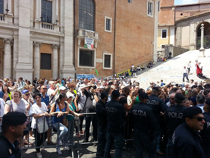 Campidoglio. Assedio del M5s, chieste dimissioni di Marino