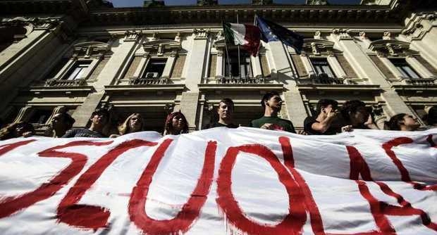 Scuola. Se i posti sono vacanti, vanno coperti. Inaccettabile il ricatto del governo