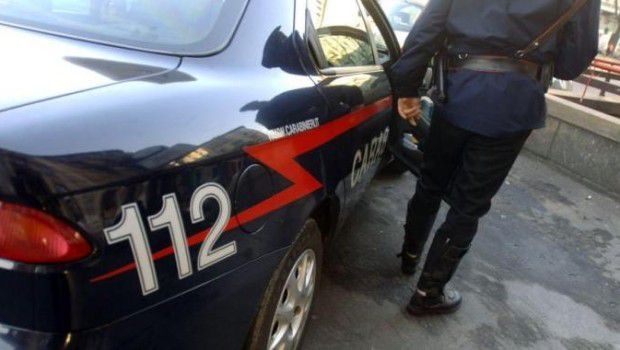Uccisa per strada a coltellate. In manette il marito e l’amante