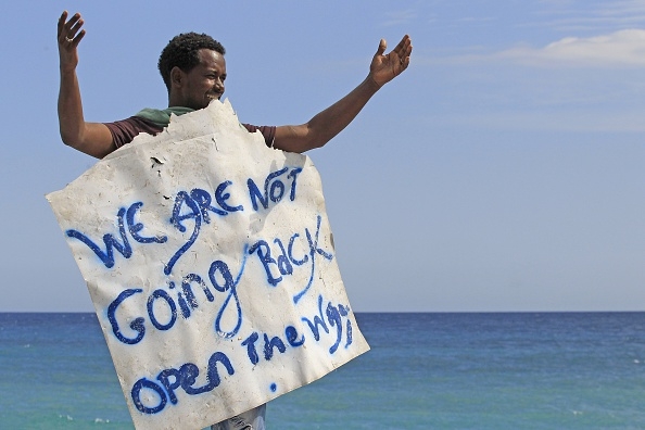 Immigrazione: terminato sgombero, oltre 100 ancora su scogli