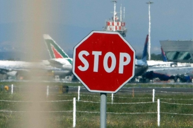 Alitalia. Operaio si impicca sulla pista