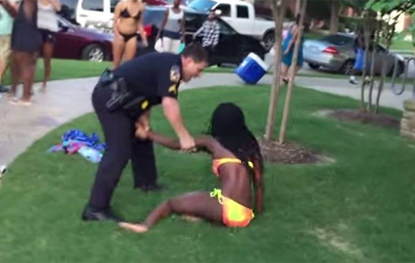 Usa. Si dimette il poliziotto filmato mentre aggrediva ragazza nera