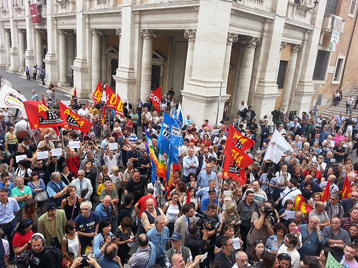 Mafia Capitale. Protesta in Campidoglio: ‘Marino dimettiti’