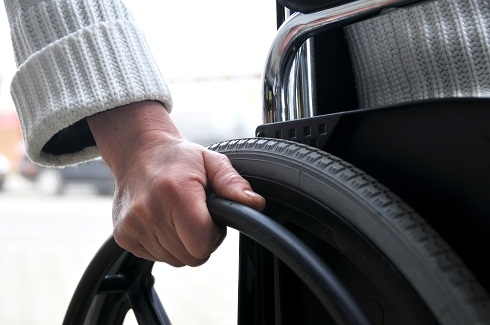 Abusava sessualmente di una disabile. Arrestato 65enne