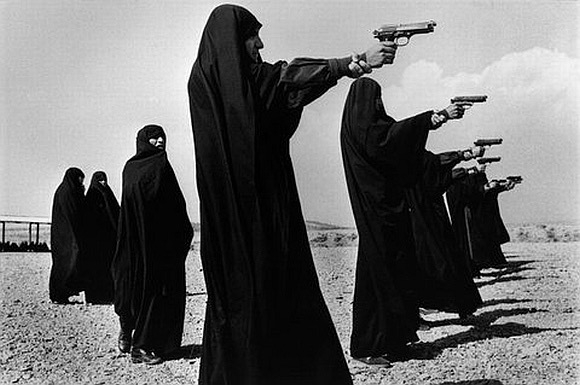 Iraq: uccisi 46 jihadisti, terroristi fuggono vestiti da donna