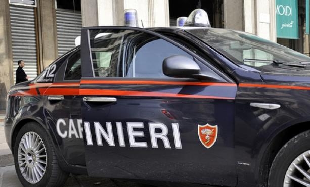 Femminicidio. Tenta di strangolare compagna per gelosia