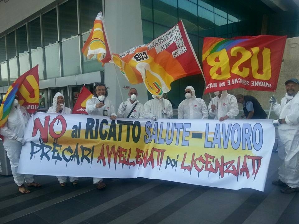 Fiumicino Aeroporto. Flash mob dei precari intossicati