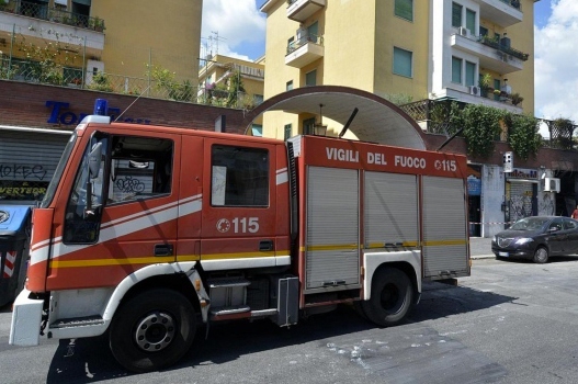 Taranto. Esplosione in una palazzina, 6 feriti e un morto