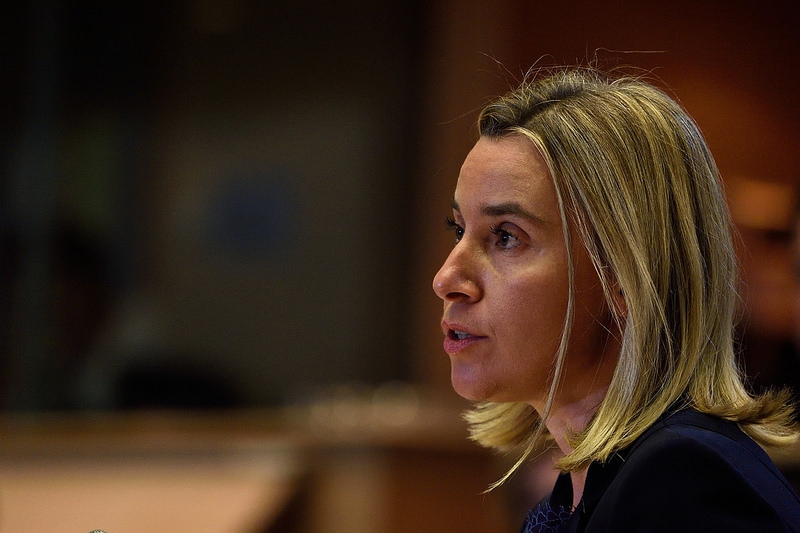 Ue 3 miliardi per banchetti di lusso. Altro che austerity