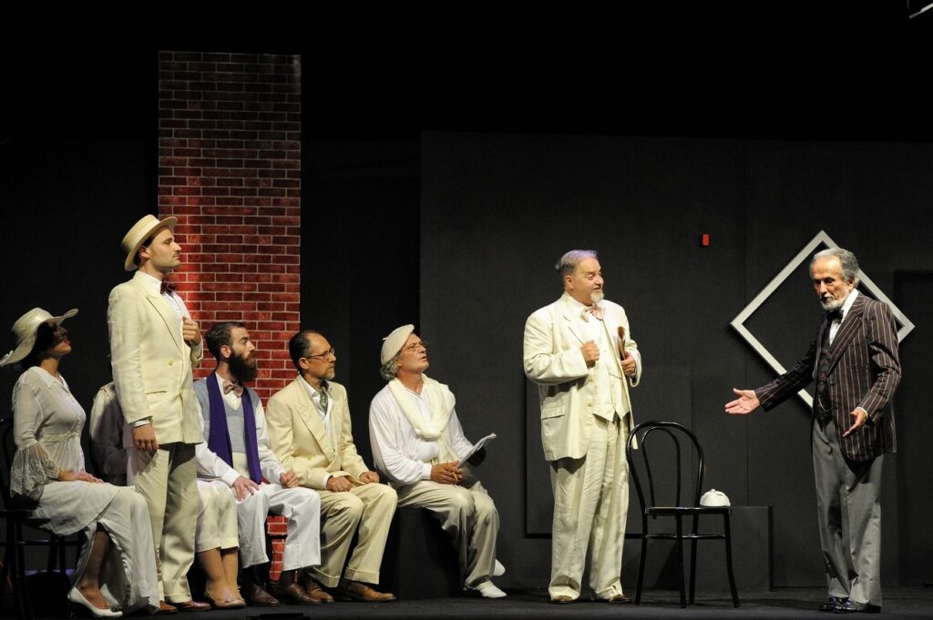 Teatro. Basilica dei Santi. “Sei personaggi in cerca d’autore”: recitazione maestra in splendida cornice