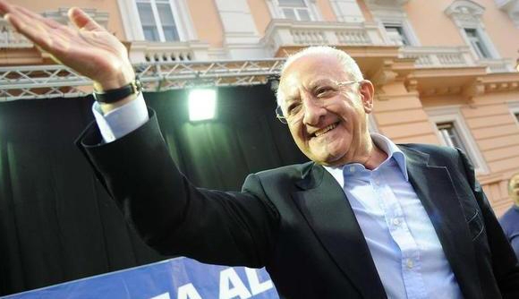 Campania. Accolto ricorso di De Luca, può governare