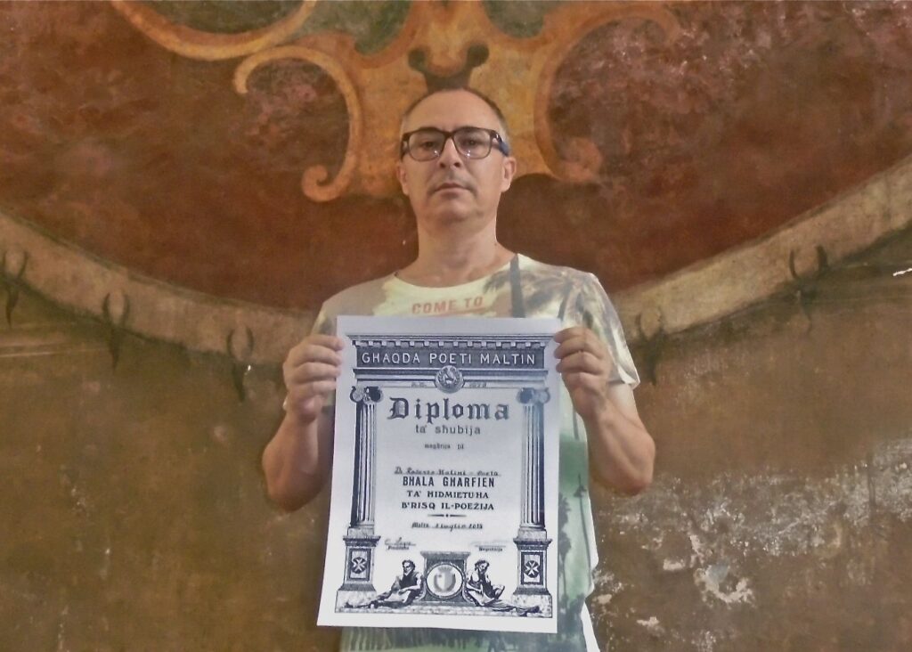 Roberto Malini riceve un’alta onorificenza letteraria dall’Associazione Poeti Maltesi