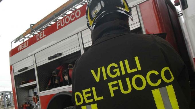 Gli incendi aumentano. I Vigili del fuoco sotto organico e mal pagati