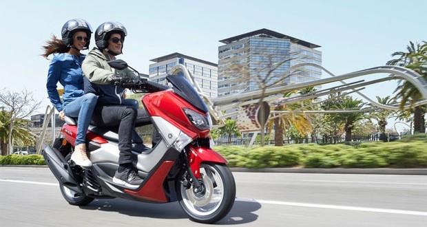 Codice strada, anche i 16enni potranno andare in 2 sul motorino. Critiche dal Codacons