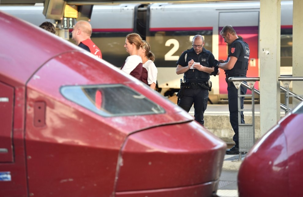 Francia, sparatoria treno. Attentatore sotto torchio