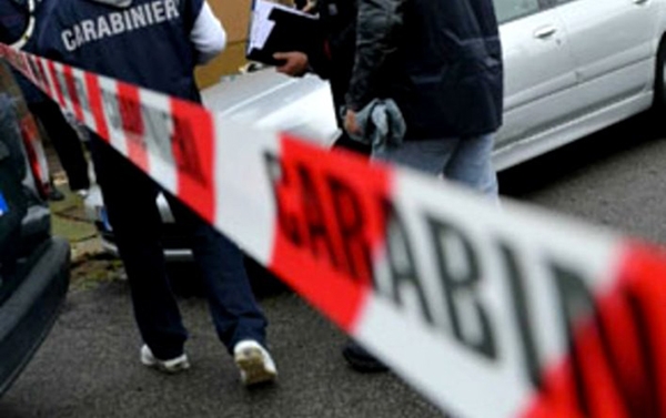 Albano Laziale, spara alla moglie e poi si suicida davanti a una scuola
