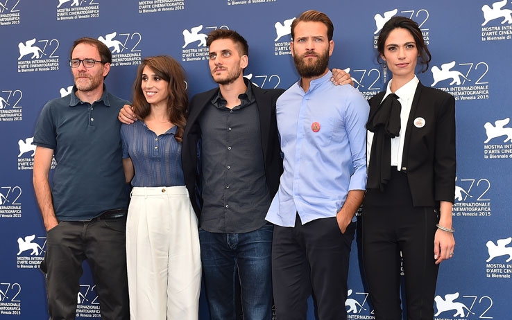 Venezia 72. “Non essere cattivo”, fuori concorso, provoca e sorprende