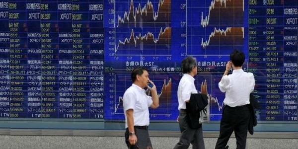 Crollano ancora le borse asiatiche
