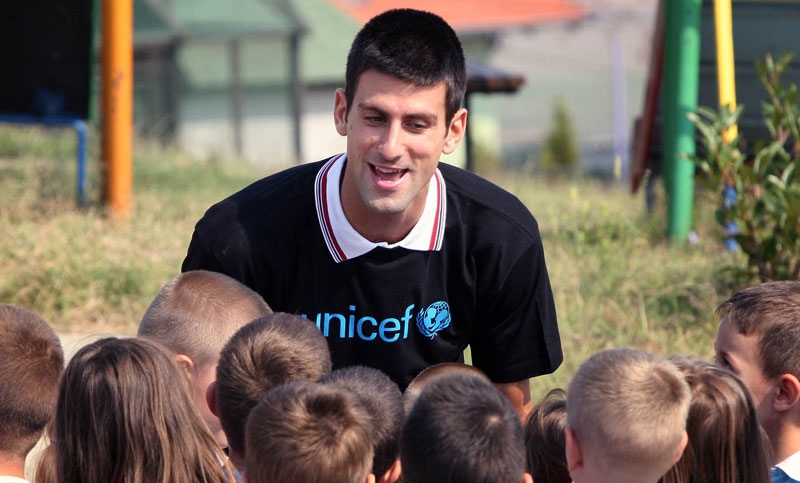 Unicef, Djokovic tra i bambini rifugiati e migranti in Serbia