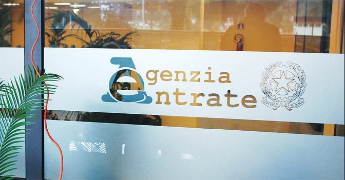 Denunciato funzionario Agenzie Entrate per concussione e peculato