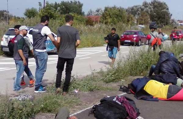 Immigrazione. Tremila profughi accampati alla frontiera