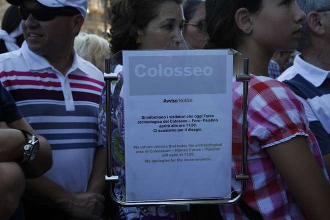 Colosseo chiuso. Roma nel caos su tutti i siti archeologici. Manca il personale