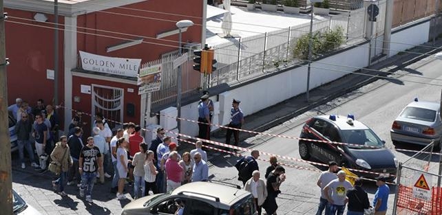 Gioielliere reagisce a rapina e spara uccidendo i banditi