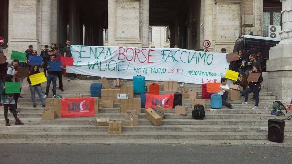 Migliaia di studenti nelle piazze per reclamare il diritto allo studio