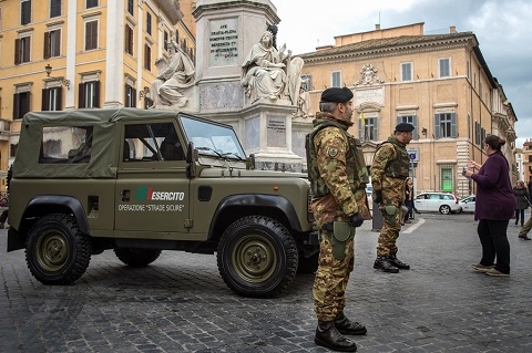 Giubileo in tempo di isis: Gabrielli, a Roma in arrivo 1.500 militari