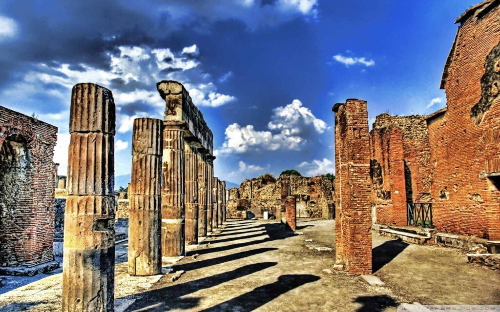Pompei. Turisti francesi mettono nello zaino frammenti raccolti da terra, denunciati