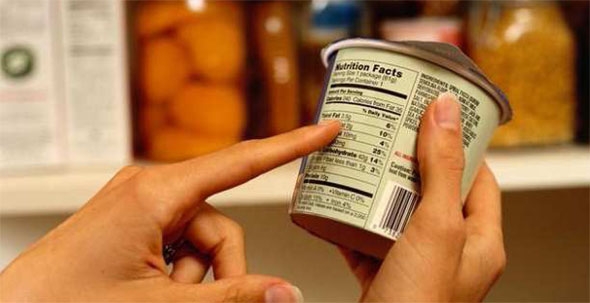 Alimentazione. Il 55% degli italiani mangia cibi scaduti