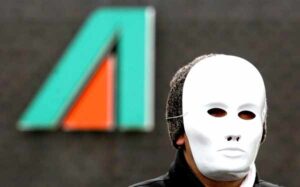 Trasporto aereo. Renzi rinunci al nuovo Airbus e si occupi dei licenziati Alitalia