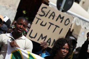 Immigrazione.  Rompere il legame tra permesso di soggiorno e contratto di lavoro