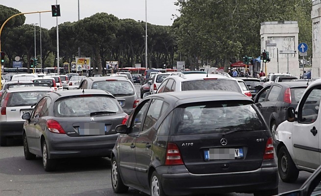 Smog. A Roma lunedì e martedì targhe alterne