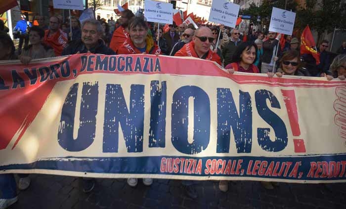 Migliaia in piazza con la Fiom. Parola d’ordine lavoro e democrazia