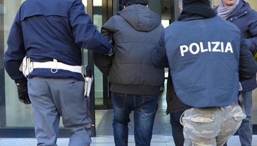 Marito da fuoco alla moglie: vestiva all’occidentale. Lui arrestato, lei è grave