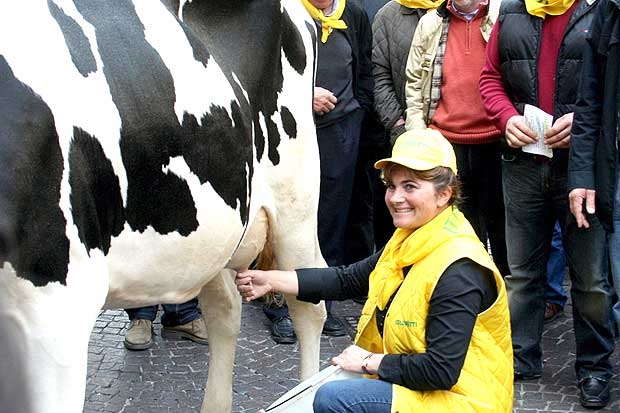Agricoltura. Scoppia la guerra del latte. Blitz degli allevatori