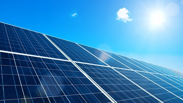 Crollo delle installazioni di solare e eolico