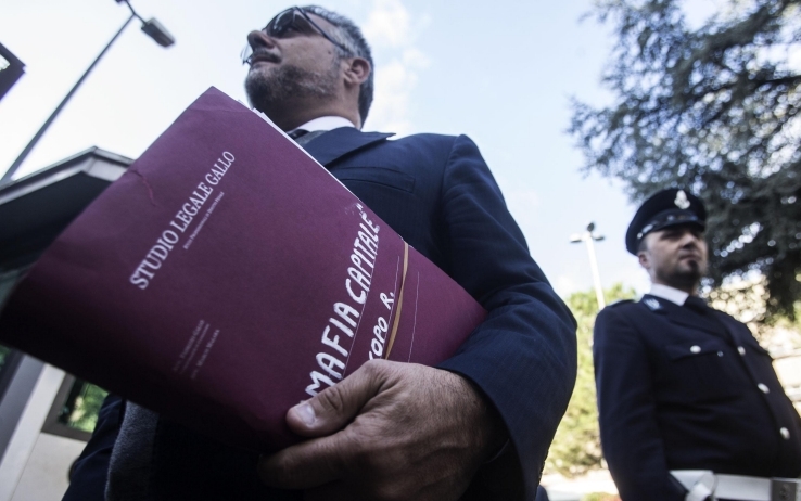Mi raccomando, a Roma la mafia non esiste