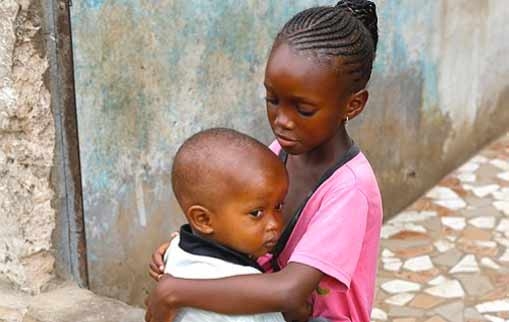 Sierra Leone, alunne incinte escluse dalla scuola e dagli esami