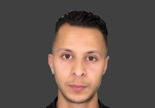 Il terrorista Salah Abdeslam è in Belgio. La caccia continua