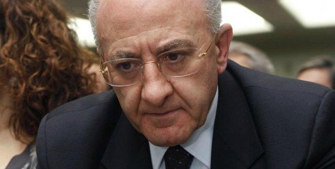 Caso De Luca, per Renzi i nodi vengono al pettine