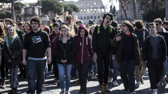 Scuola. Renzi e la legge di umanità, “solo campagna elettorale”