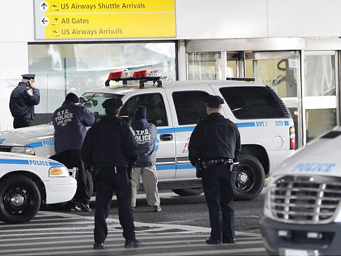 Usa. Sparatoria a Manhattan, è caccia all’uomo