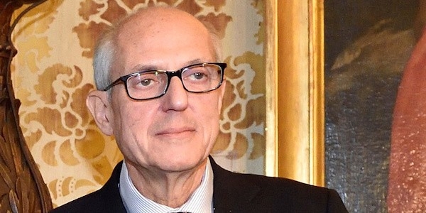 Tronca prende il posto di Marino, oggi incontro con il Papa al Verano