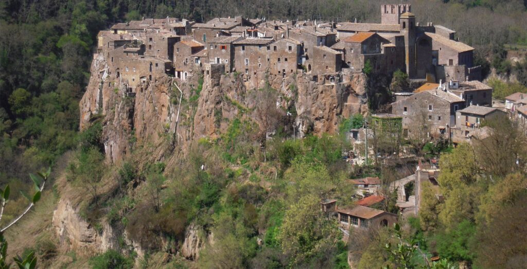 Calcata film festival prosegue a dicembre con il giovane cinema italiano e due mostre